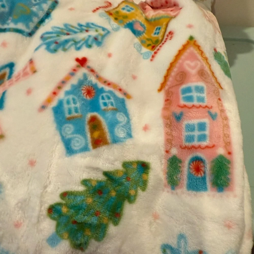 Super Cute Cupcakes and Cashmere Oversized Christmas Throws- Set of 2- NWT